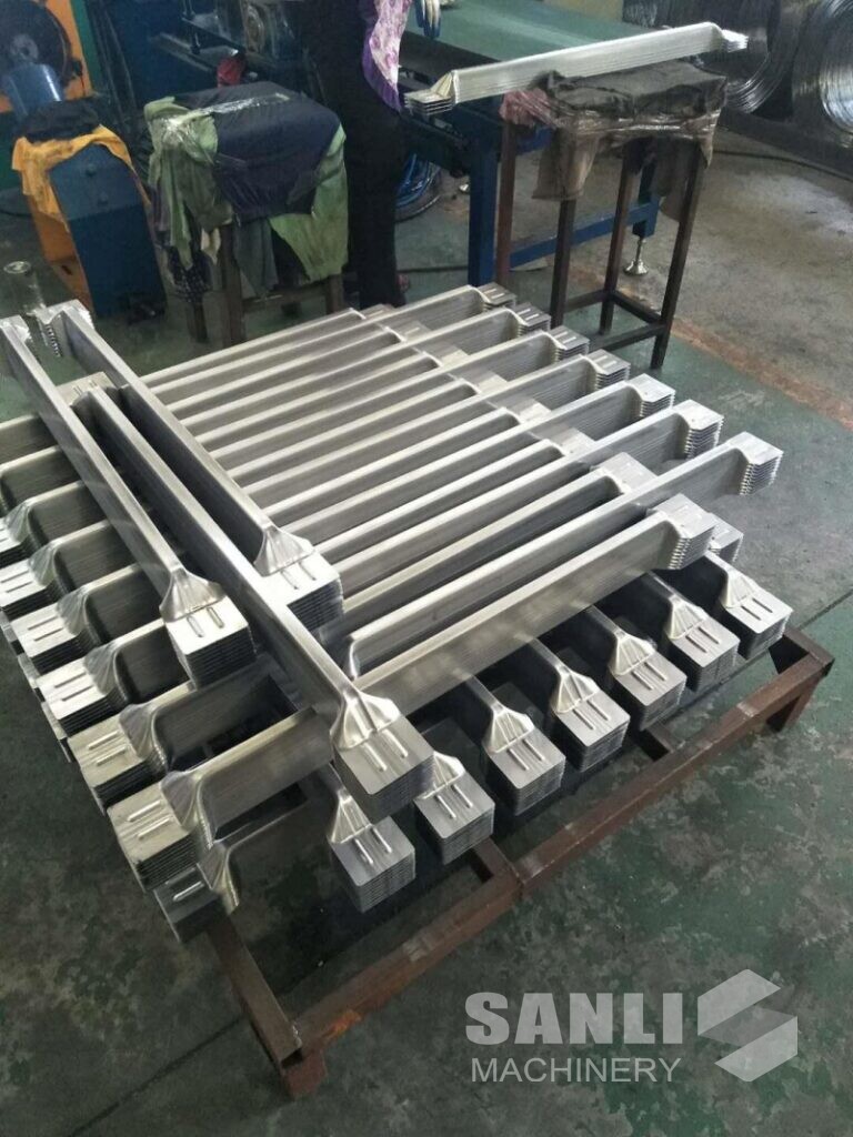 wire mesh decking forming machine